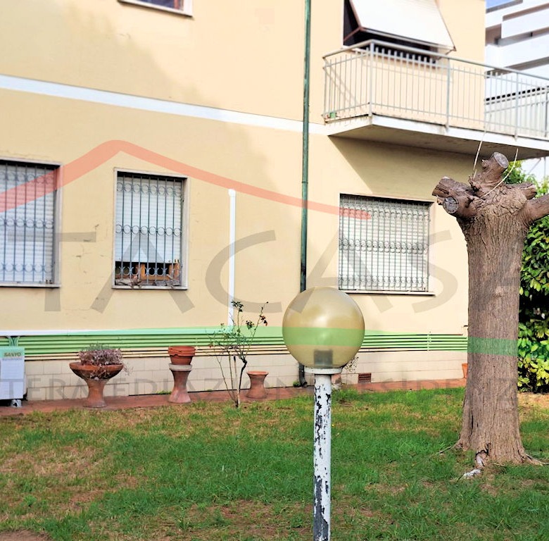 Appartamento Piano Terra Con Giardino